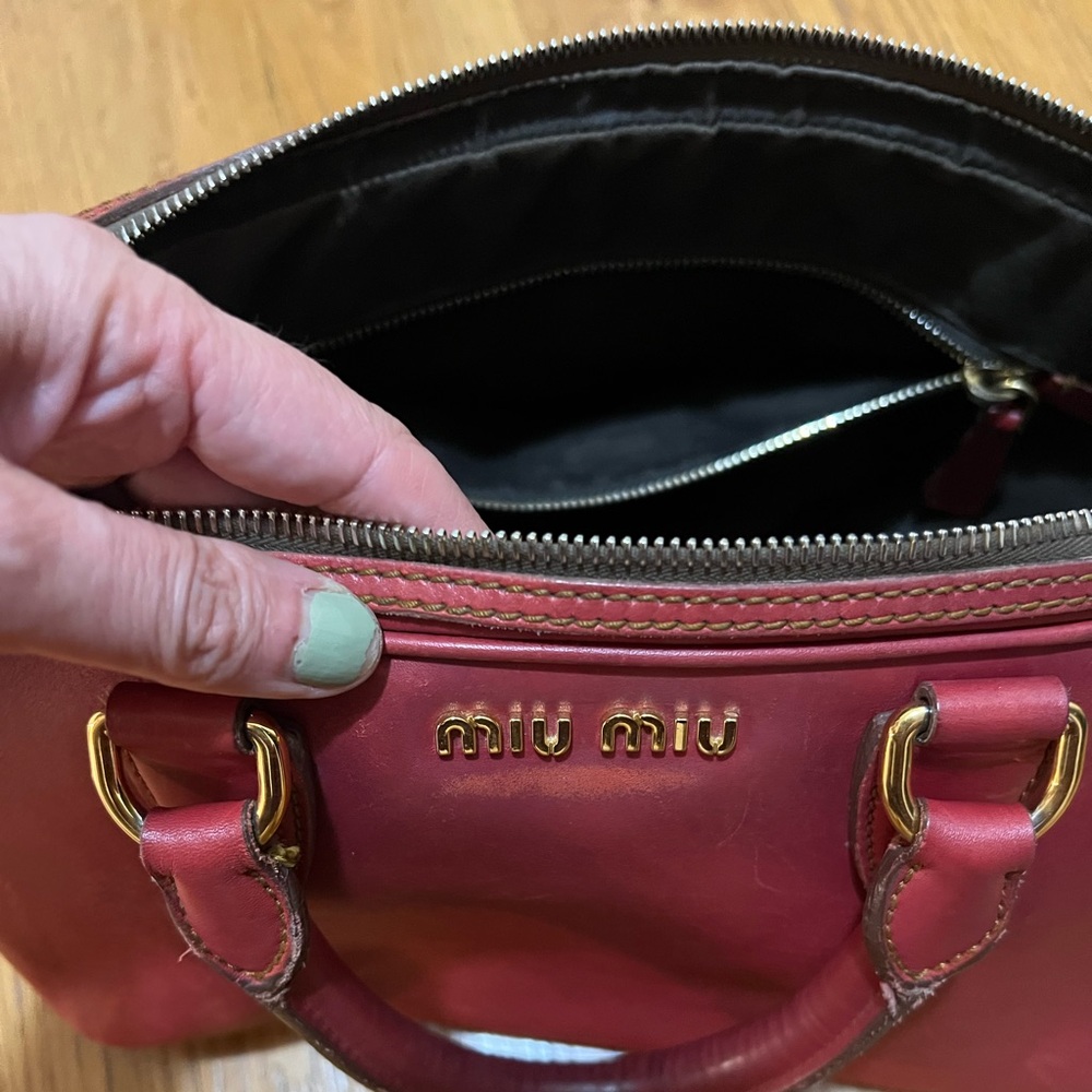 Miu Miu Red Leather Duffel Bag with Structured Design - Picture 4 of 13